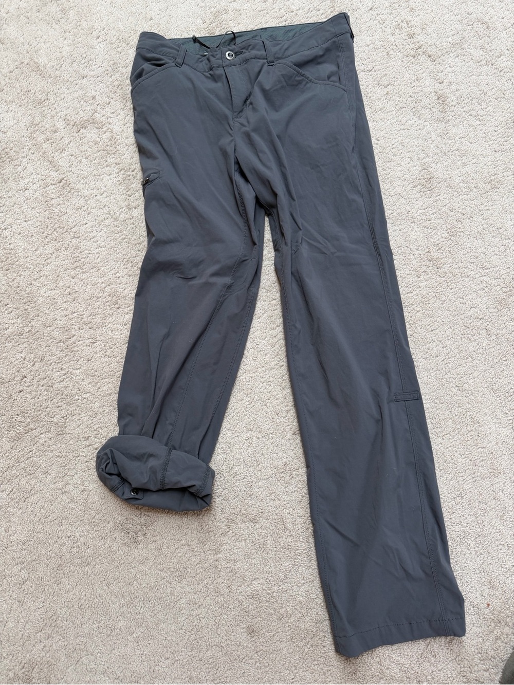 Patagonia women’s Pants — Charcoal size  convertible to capri size 8